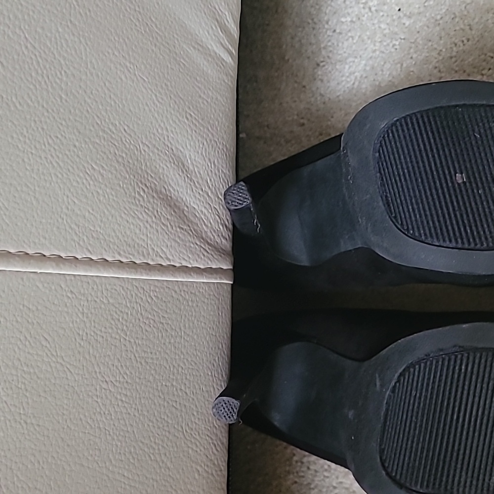 Shoes - Picture 4 of 4